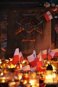 Pomnik, Powązki wieczorem